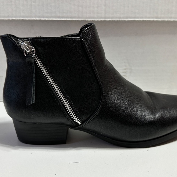 Women's Size 8.5  Croft & Barrow Black Booties - Picture 4 of 4